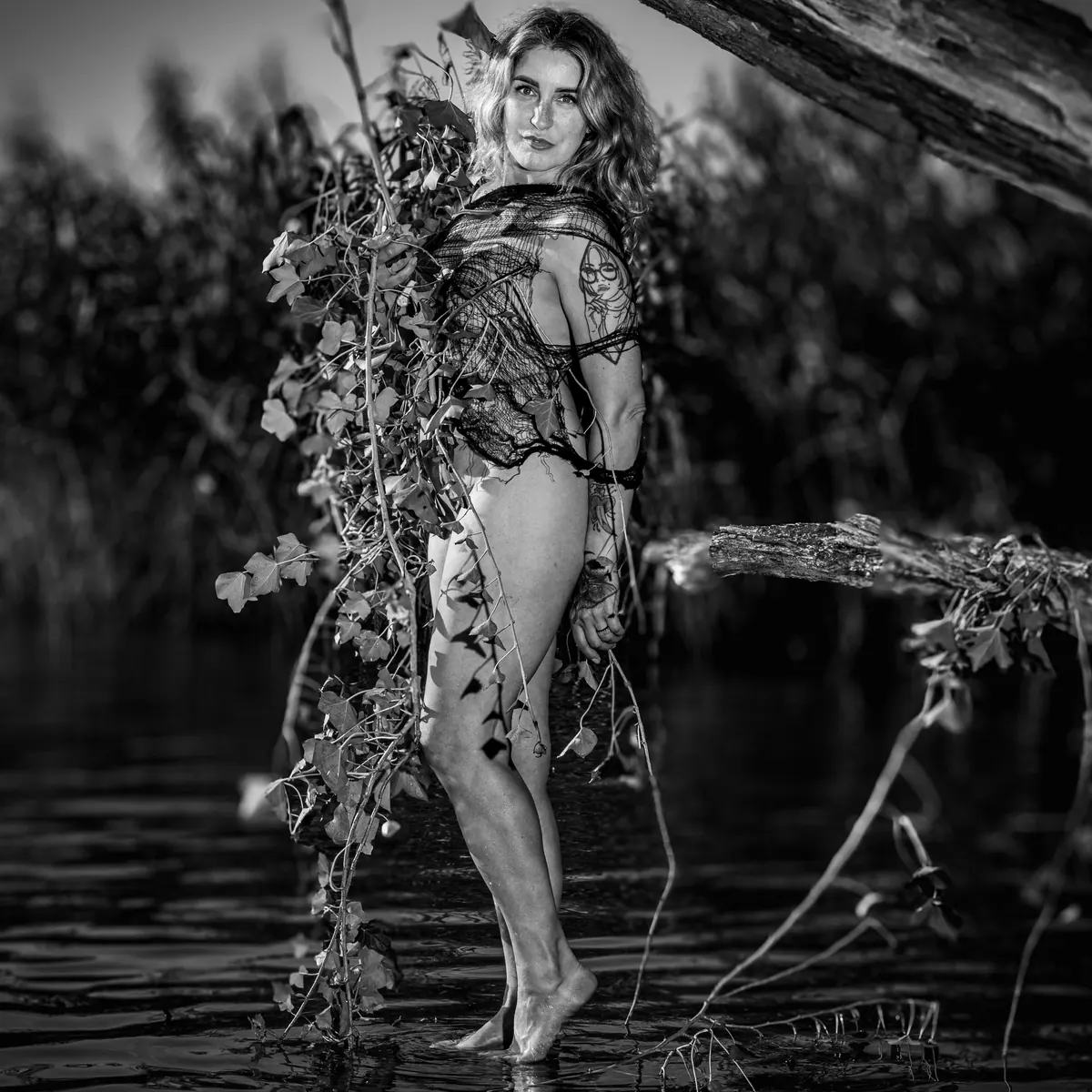 Fotografia artystyczna Pominkiewicza: Świtezianka — Pod Gałęzią